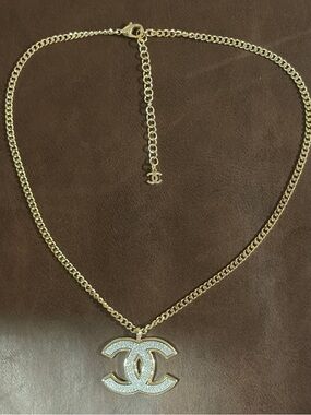✨🪩  🆕 CC Pendant Necklace  🪩✨
